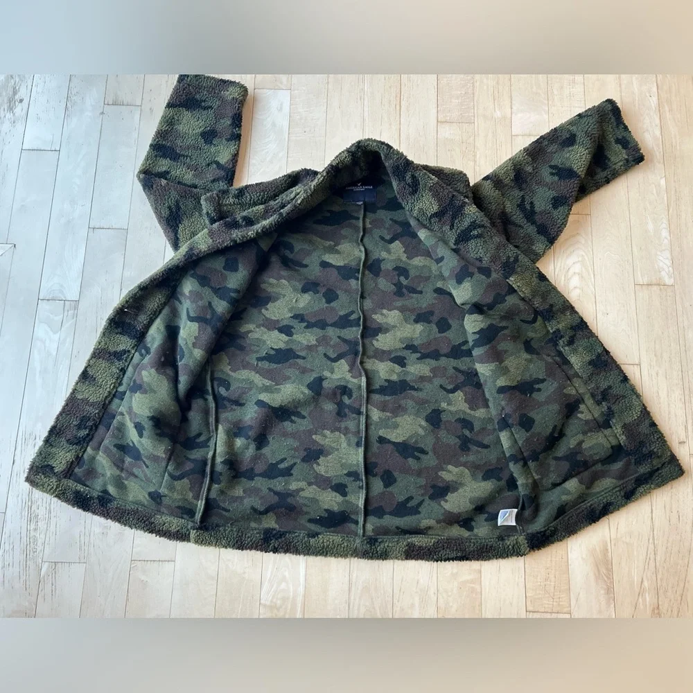 American Eagle Outfitters Green Black Camo Sherpa Fleece Teddy Jacket Size XL